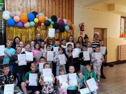 Zdjęcie grupowe; źródło: SP nr 2 Jaworzynka