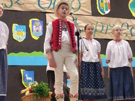 Fotorelacja z uroczystości Dnia Patrona w Zespole Szkolno-Przedszkolnym w Istebnej