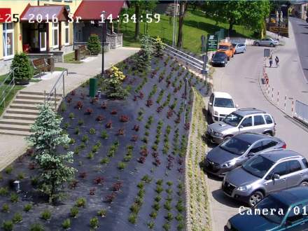 Parking przed i za Urzędem Gminy